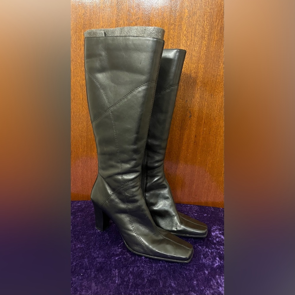 Ladie’s NEW Nine West Black Leather Square Toe Boots 2 1/2” heels